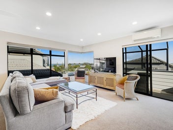 Macleans Zone Gem and Iconic Sea Views!