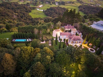 Luxury with the Wow Factor - North Auckland Estate