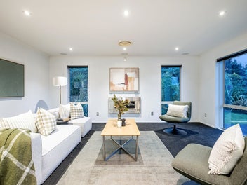 Room for Everyone, Views to Match! AUCTION