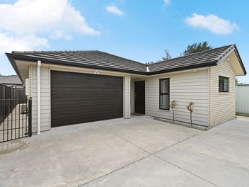 Fully Fenced, Fully Private – Must Be Sold