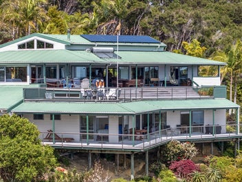 TE WAHAPU SANCTUARY: MOTIVATED OWNERS SAY SELL!
