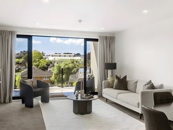 Award-Winning Apartment – Motivated Vendor