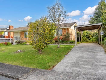 Rare Single-Level Brick & Tile With 6 Bedrooms