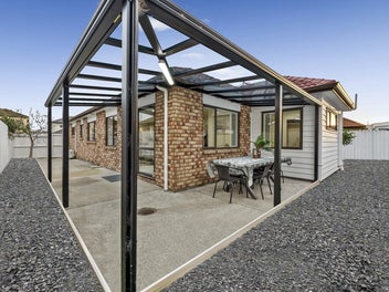 Entry-level Brick & Tile Home in Mission Heights.