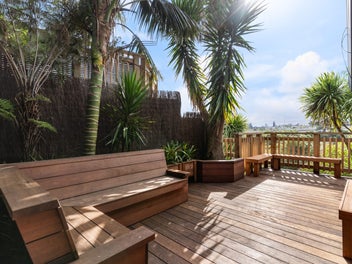 Private, Renovated & Harbour Views
