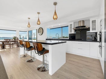 SEA VIEW OASIS