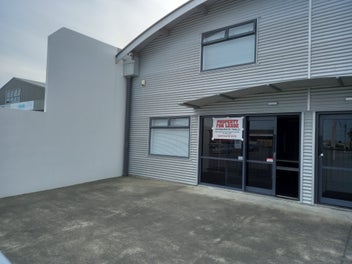 Image 1 of 7