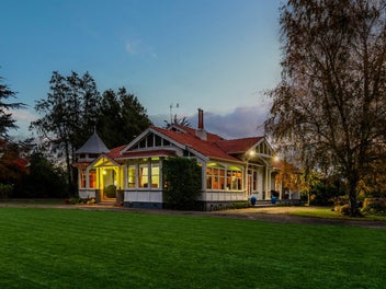 Legacy Lifestyle on 1.54 ha in Town