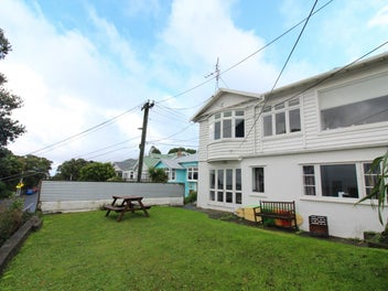 Image 1 of 7