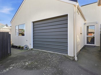 Immaculate Sunny Standalone Townhouse