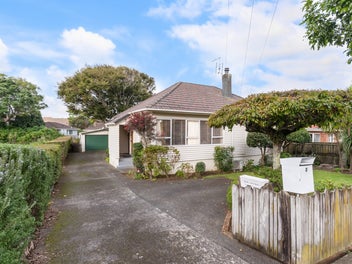 #GAMEDAY - Deceased Estate - Charming Bungalow
