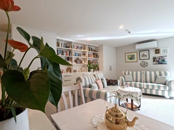 Priced to Move: Vendor Demands Quick Settlement