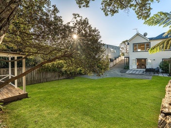 Family villa in the heart of Devonport