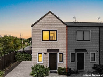 Entry level - Modern Corner Townhouse Living