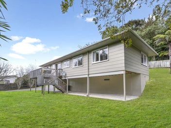 ELEVATED PRIVACY IN THE HEART OF BROWNS BAY