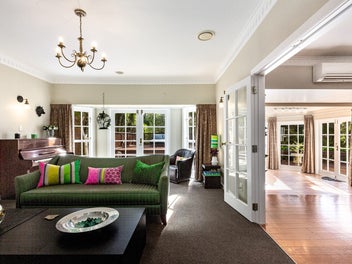Family Living in the Heart of Karori