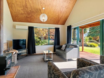 Sunny chalet living in Central Methven