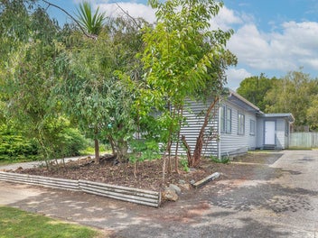 Home Plus Tenanted Flat!