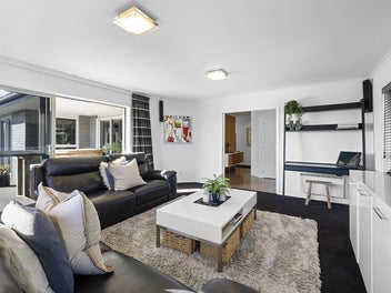 SPACIOUS HOME + GARAGING
