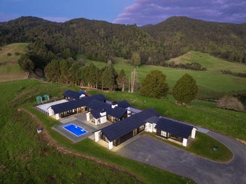 Exceptional Hunua Homestead on 30 Hectares