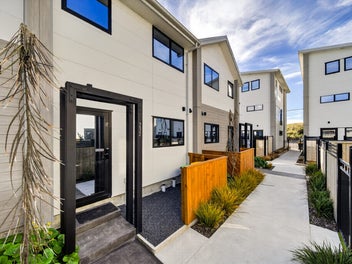 Run, Don't Walk - Coastal Convenience Awaits!