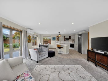 Family Comfort in a Peaceful Cul-de-sac Setting