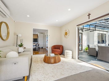 Stylish, sunny and single level