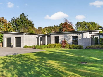Exceptional Lansdowne Residence!