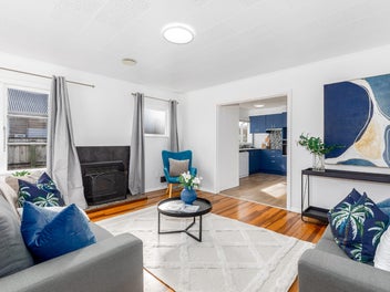 Perfect First Home in Popular Parkway!