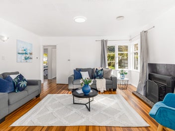 Perfect First Home in Popular Parkway!