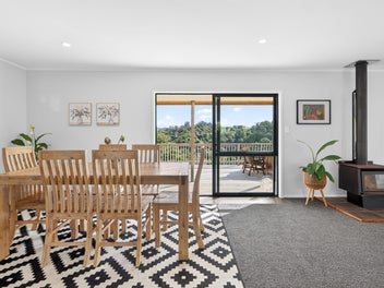 Peaceful Modern Living Parua Bay