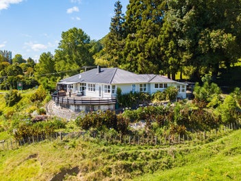 Spacious Family Living with Stunning Rural Outlook