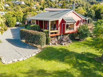 Sea Views - Quality Home oozing Beach Lifestyle
