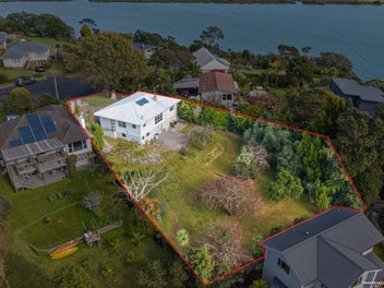 Elevated landholding with view-led upside