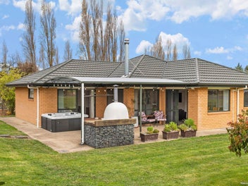 1.3Ha Perfect Mangatangi Lifestyle!