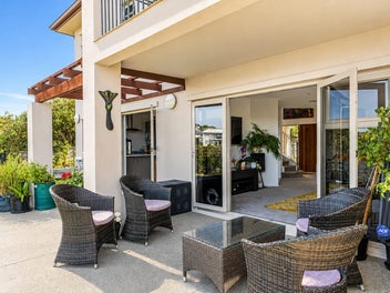 Freehold, Private & Quiet!