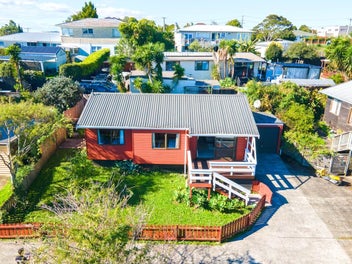 Easy Living with Views, Sunshine & Location