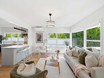 Renovated Home & Exclusive Garden!