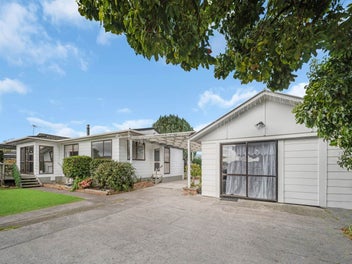 Live in one, rent the other! Smart buying star...