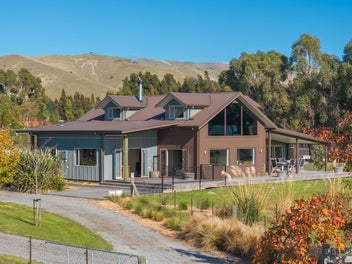 Lifestyle Living with Versatility and Rural Charm