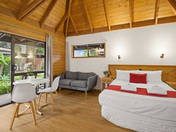 Your Hideaway Near the Harbour