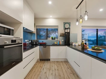 Aussie Bound Vendor MUST Sell! Ignore CV