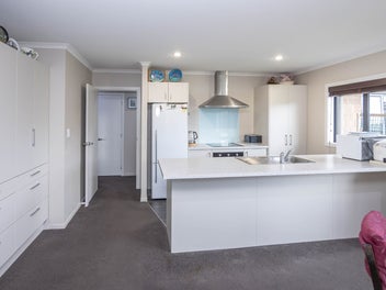 Comfort, Convenience & Hakarimata Views