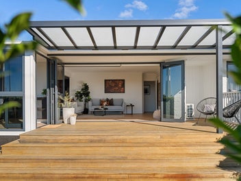 Fully Renovated in Pillans Point Zoning!