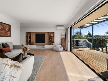 Fully Renovated in Pillans Point Zoning!