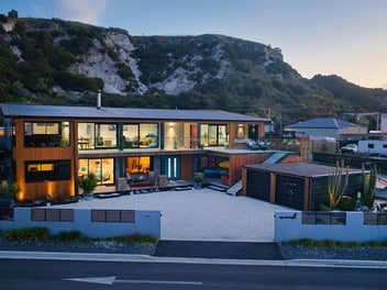 Luxury Waterfront Retreat