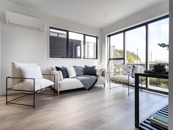 Sunny End-Townhouse with Parking