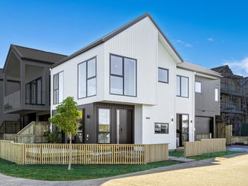 Spacious Corner Family Living in Long Bay