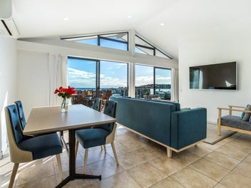 Palm Beach Premium Two Bedroom Apartment