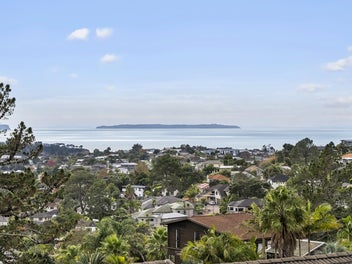 Sun, Seaviews & Double Garage Appeal
